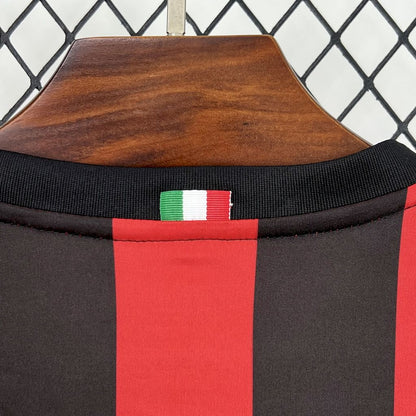 Camisa retrô titular do AC Milan 2017/18