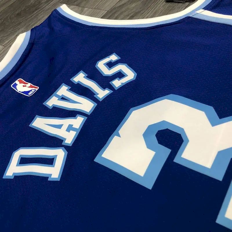 Camisa Anthony Davis Masculina Azul Versão Jogador – Edição Clássica Retro Conjunta