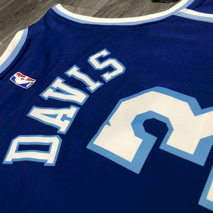 Camisa Anthony Davis Masculina Azul Versão Jogador – Edição Clássica Retro Conjunta