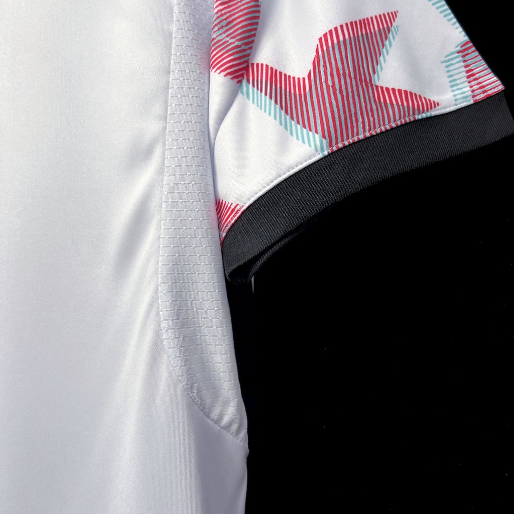Camisa do Japão 2022/23 com a inicial D