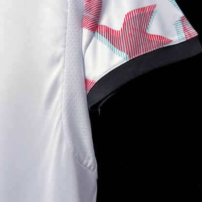 Camisa do Japão 2022/23 com a inicial D
