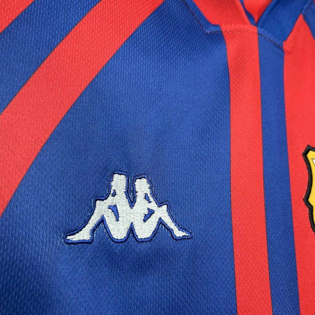 Camisa retrô titular do Barcelona 1998/99