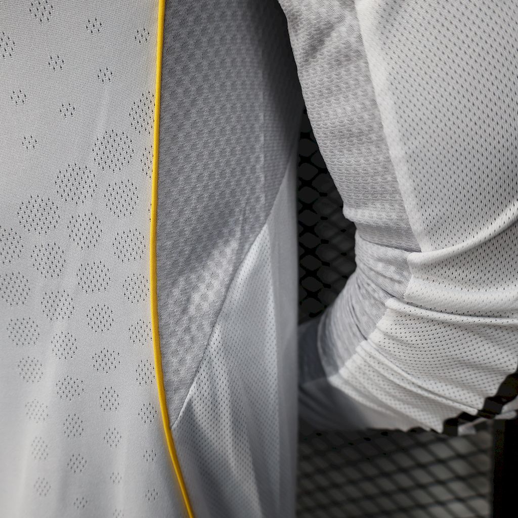 Camisa Real Madrid Home 2025/26 Manga Comprida Versão Jogador