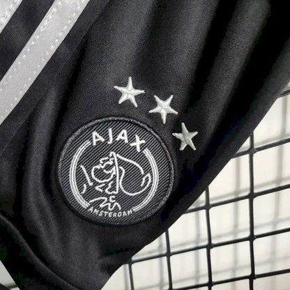 Terceiro uniforme infantil do Ajax 2023/24