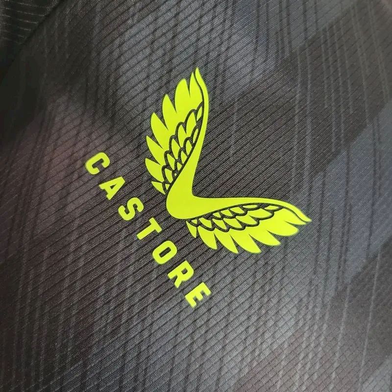 Camisa pré-jogo do Newcastle United 2023/24, versão do jogador