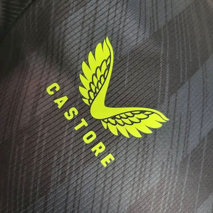 Camisa pré-jogo do Newcastle United 2023/24, versão do jogador