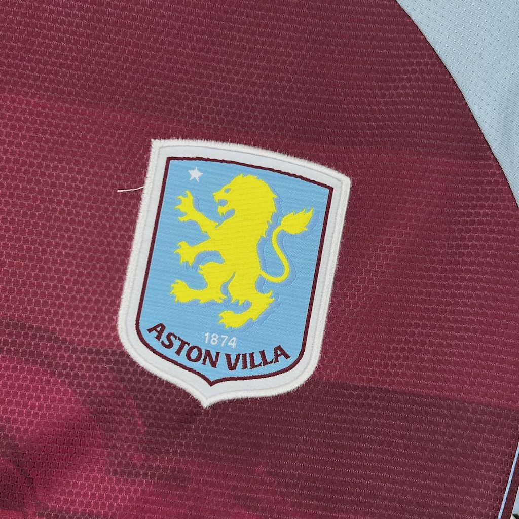 Camisa titular do Aston Villa 2025/26
