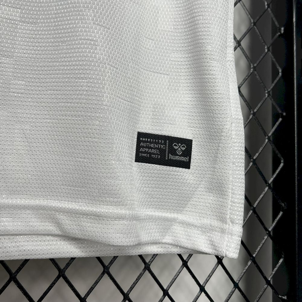 Camisa reserva da Dinamarca para a Eurocopa 2024/25
