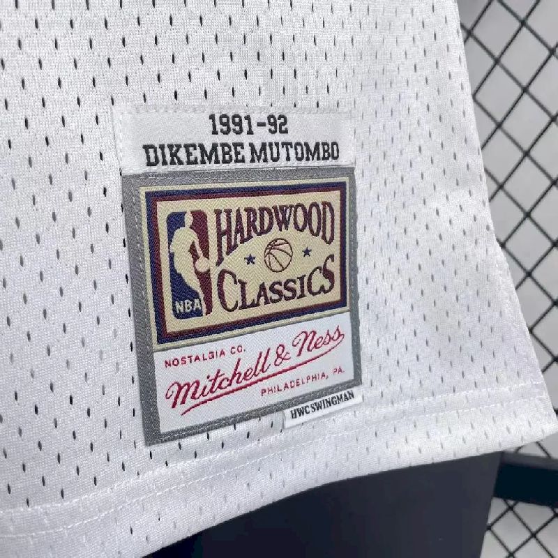 Camisa retrô masculina M&amp;N 1991/1992 Dikembe Mutombo branca