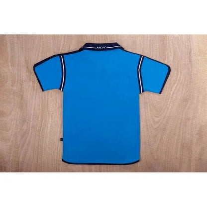 Camisa retrô titular do Manchester City 2002/03