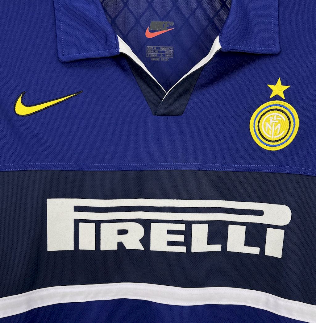 Camisa retrô do Inter de Milão 1998/99