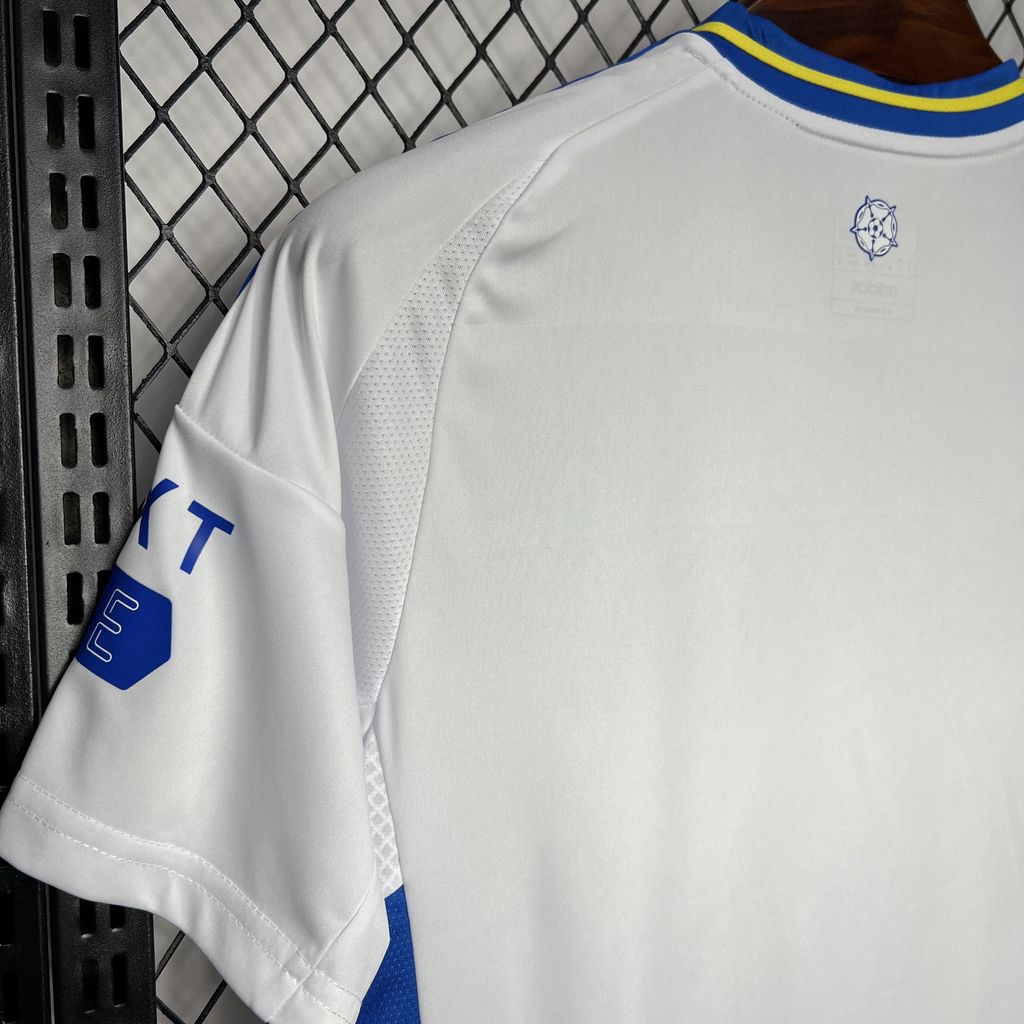 Camisa titular do Leeds United FC 2024/25