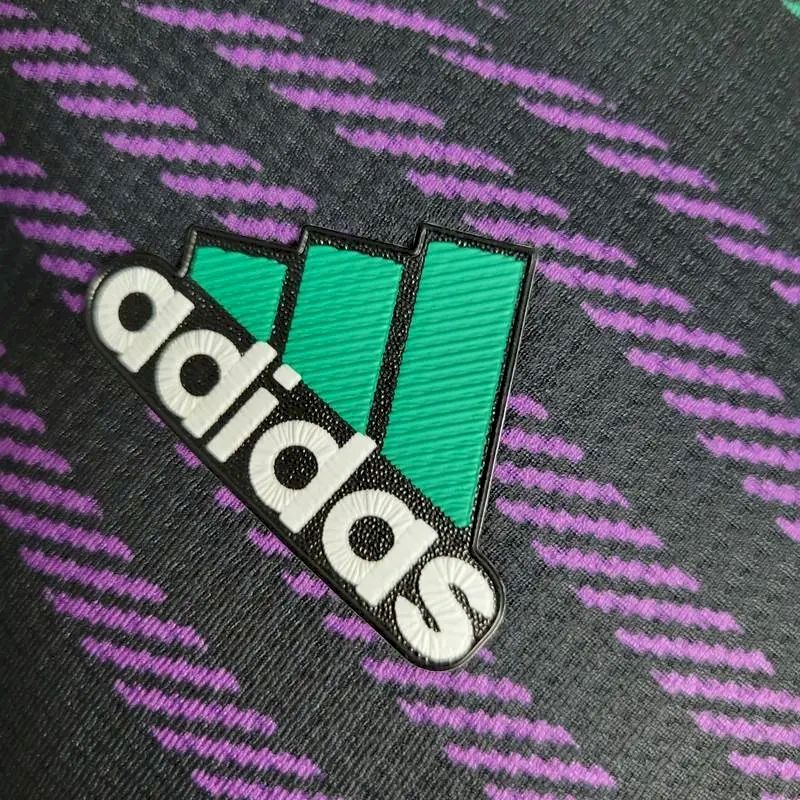 Camisa de treino pré-jogo do Real Madrid 2023/24, versão jogador