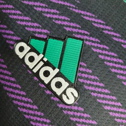 Camisa de treino pré-jogo do Real Madrid 2023/24, versão jogador