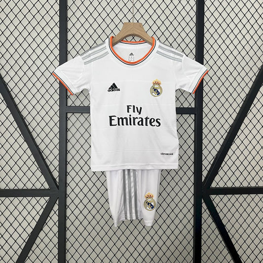 Camisa e shorts retrô infantil do Real Madrid 2013/14