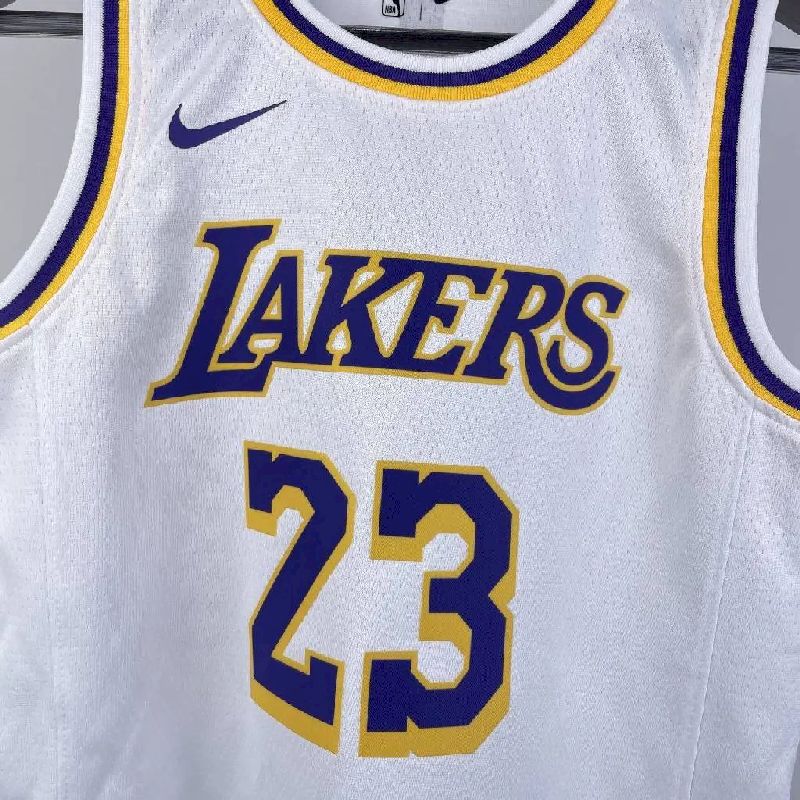 Camisa do time juvenil LeBron James White