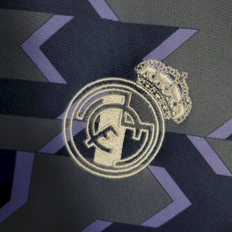 Camisa de treino pré-jogo do Real Madrid 2023/24