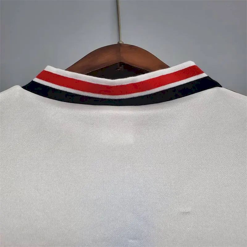 Camisa branca retrô do Manchester United de 1985