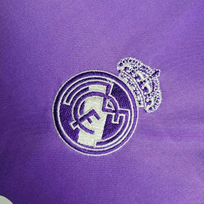 Camisa e shorts retrô infantil do Real Madrid 2017/18