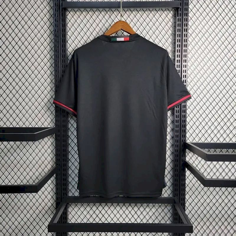 Camisa retrô titular do AC Milan 2016/17