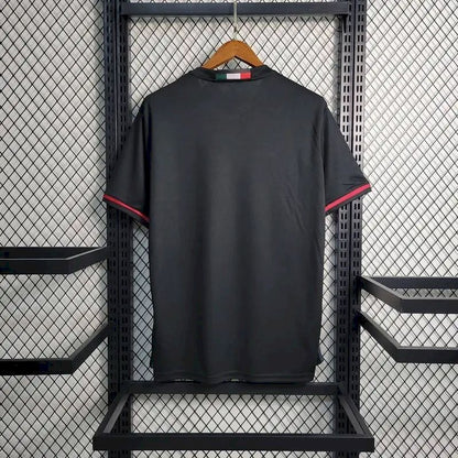Camisa retrô titular do AC Milan 2016/17