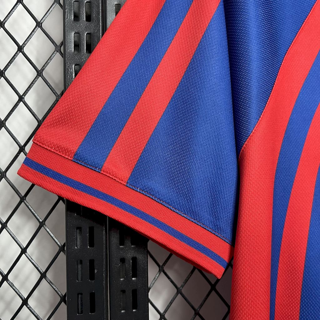 Camisa retrô titular do Barcelona 1998/99