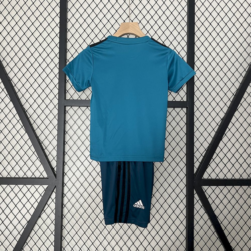 Camisa e shorts retrô infantil do Real Madrid 2017/18