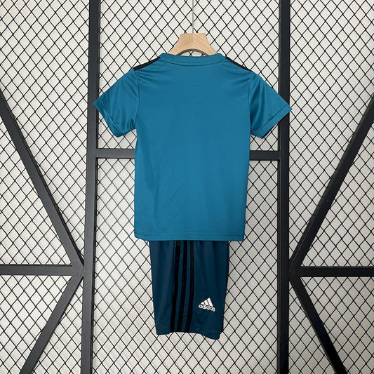 Camisa e shorts retrô infantil do Real Madrid 2017/18