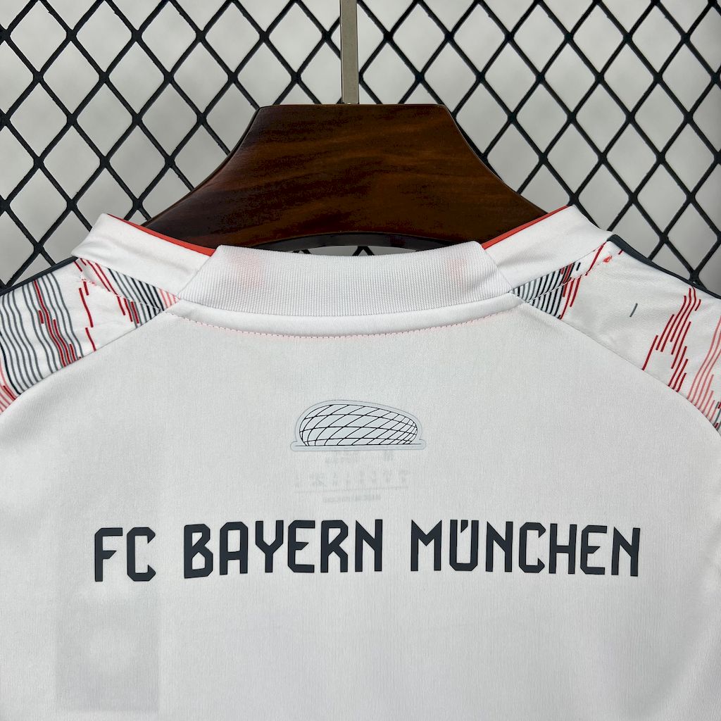 Bayern Munich 2025/26 Away Womens Jersey