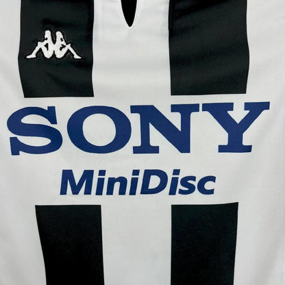 Camisa retrô titular da Juventus 1997/99