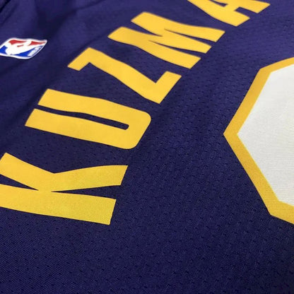 Camisa Masculina Kyle Kuzma Roxa Versão Jogador – Edição Clássica Retro