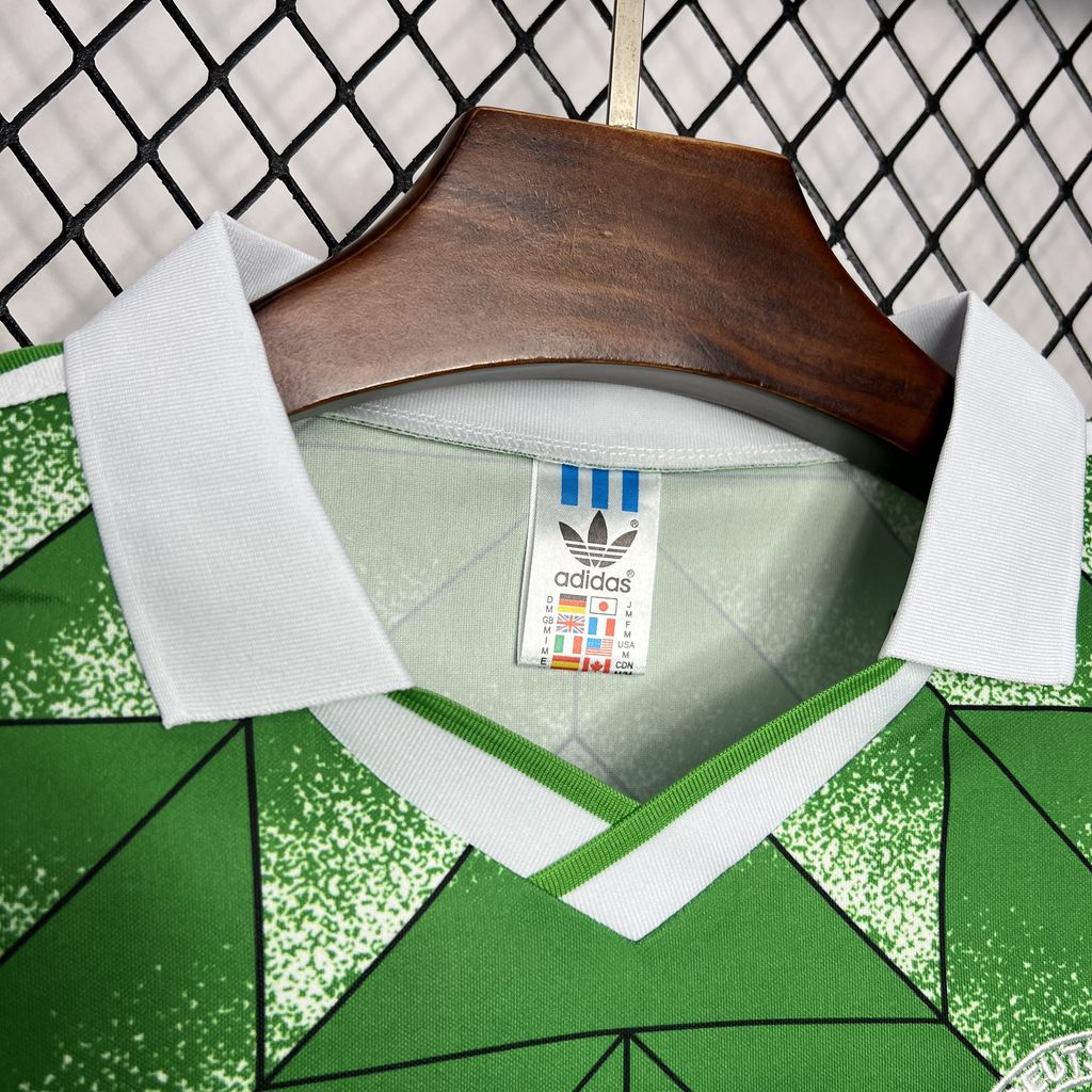 Camisa reserva de manga comprida retrô da Alemanha 1990