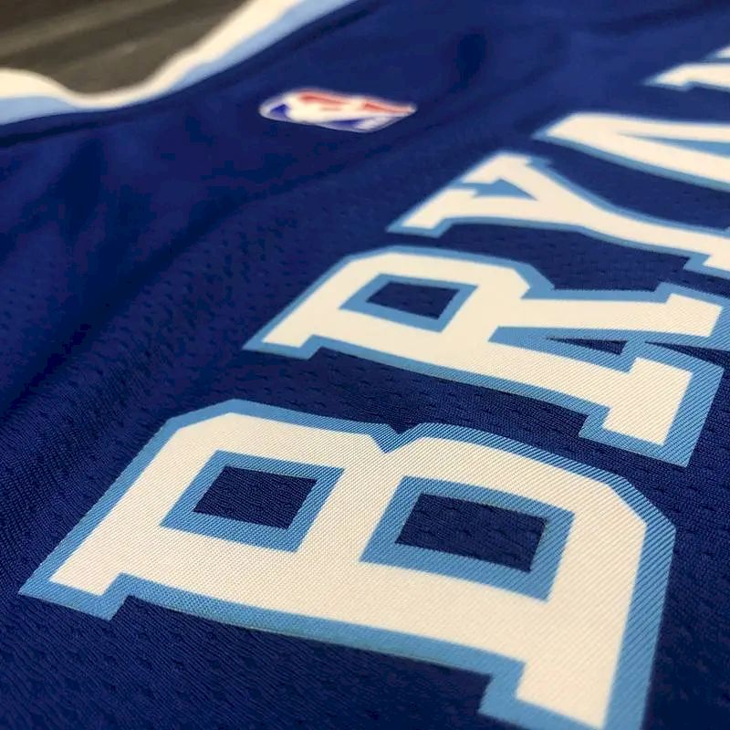 Camisa azul masculina Kobe Bryant versão jogador – Edição clássica retrô