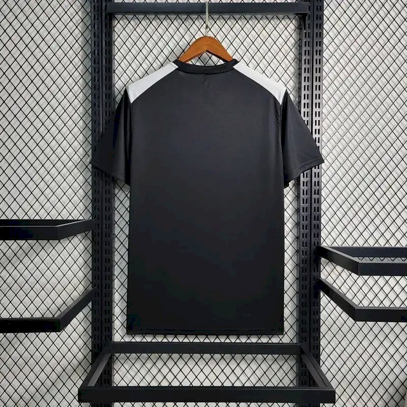 Camisa de treino pré-jogo do Newcastle United 2023/24