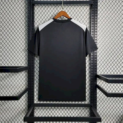Camisa de treino pré-jogo do Newcastle United 2023/24