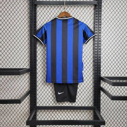Camisa e shorts retrô infantil Inter de Milão 2009/10