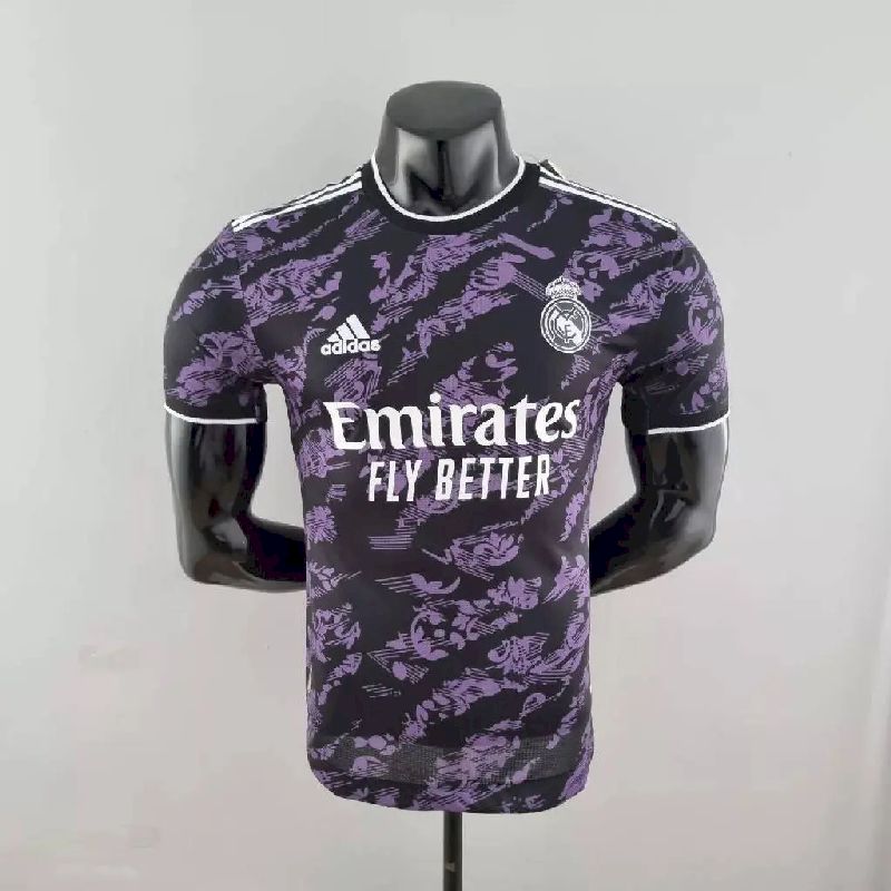 Camisa pré-jogo do Real Madrid 2022/23, versão jogador