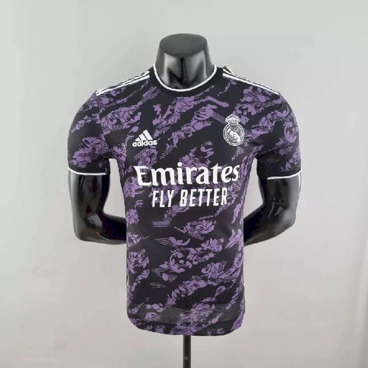 Camisa pré-jogo do Real Madrid 2022/23, versão jogador