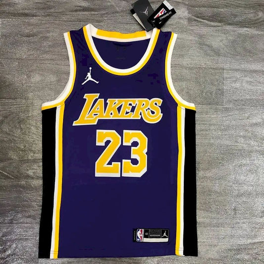 Camisa masculina LeBron James 2020-21 roxa Swingman versão jogador – Edição Statement