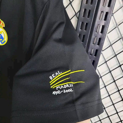 Camisa retrô da edição reserva da Liga dos Campeões do Real Madrid 2002/03