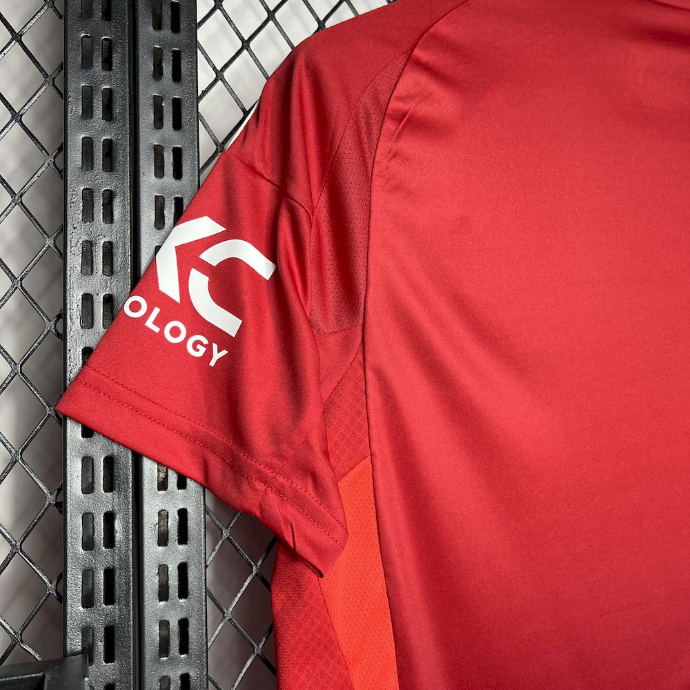 Camisa titular do Manchester United 2024/25