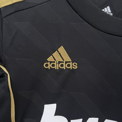 Camisa e shorts retrô infantil do Real Madrid 2011/12