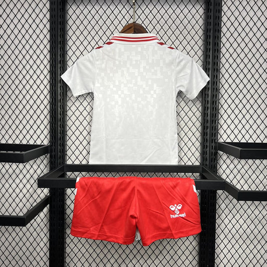 Kit reserva infantil Dinamarca 2024/25 Euro
