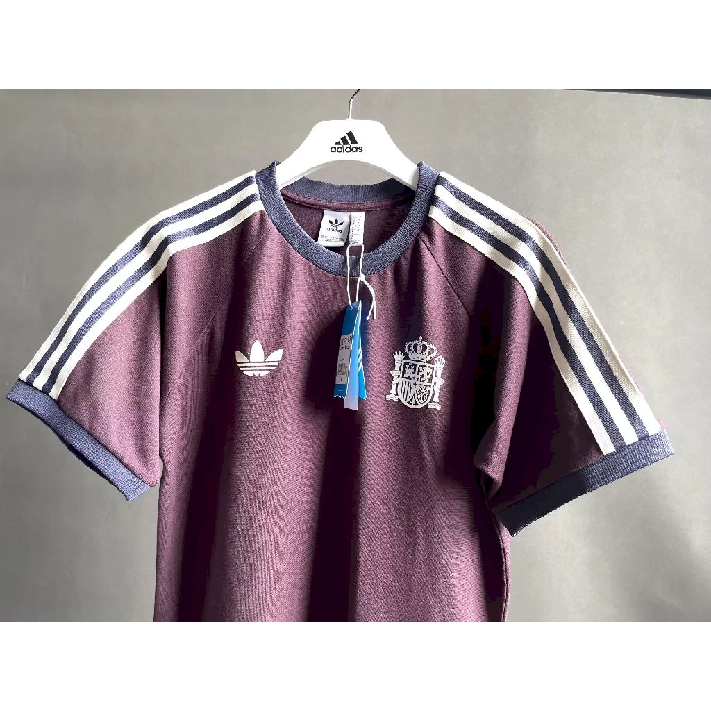 Camisa retrô da Espanha 2024/25 com a marca Co Branded