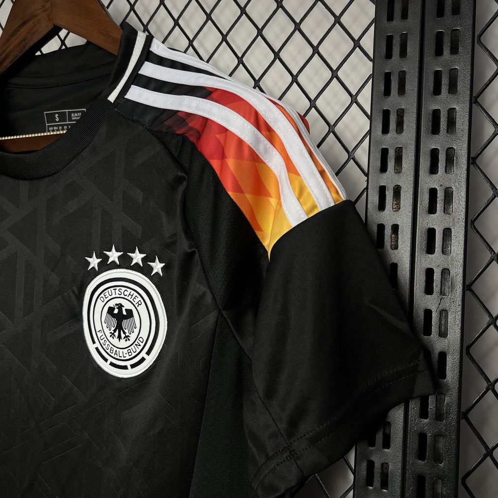Camisa de treino pré-jogo da Alemanha para a Eurocopa 2024/25