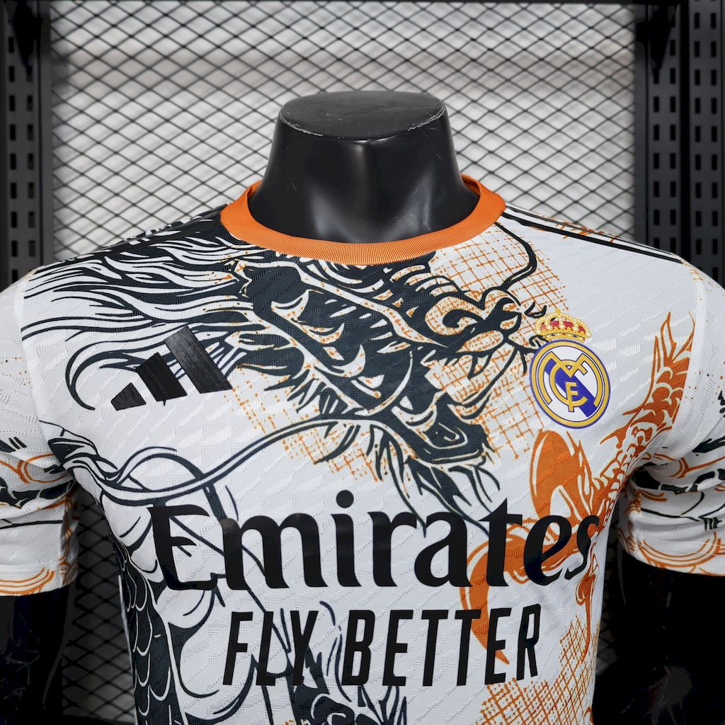 Camisa Real Madrid 2025/26 Preto e Branco Versão Dragão Versão Jogador