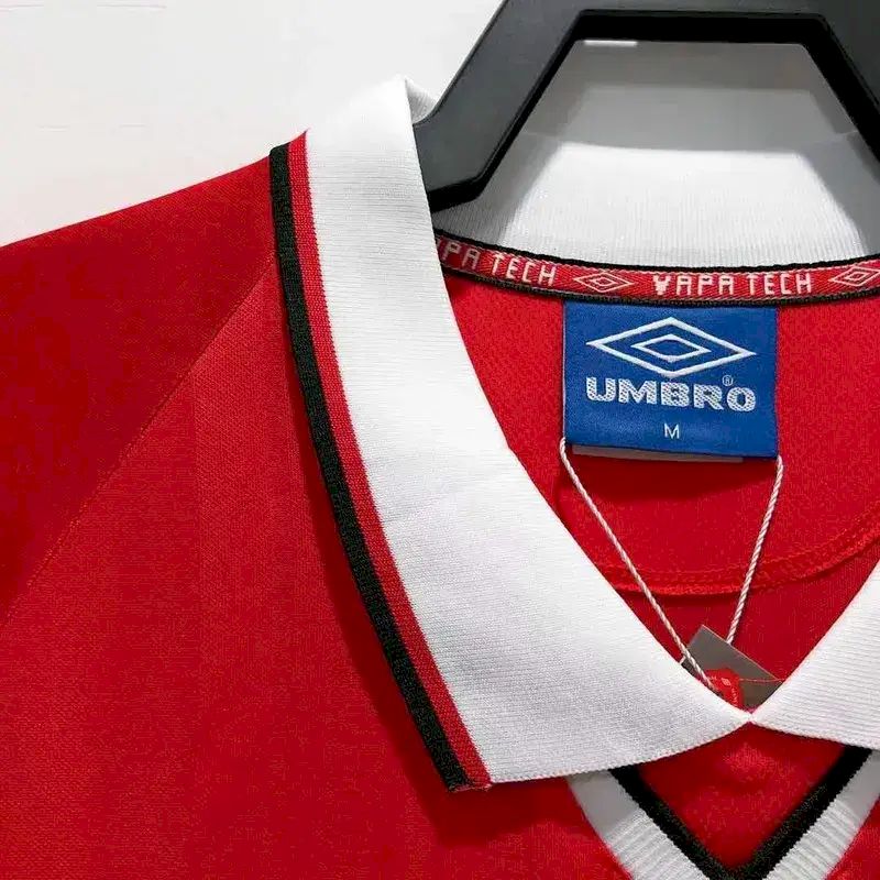 Camisa retrô da final da Liga dos Campeões em casa do Manchester United de 1999