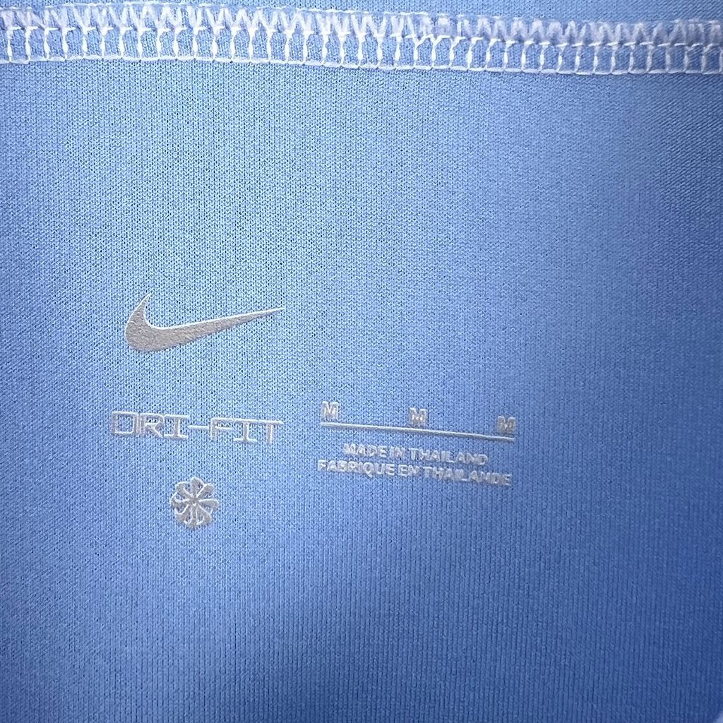 Camisa retrô titular do Manchester City 2015/16