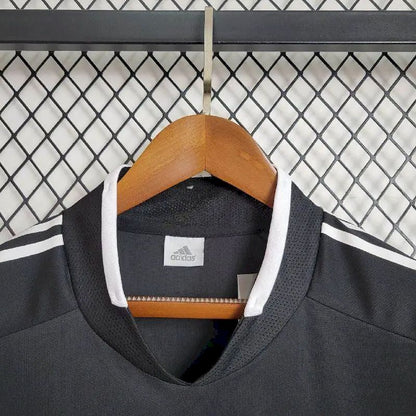 Camisa reserva retrô do Real Madrid 2004/05