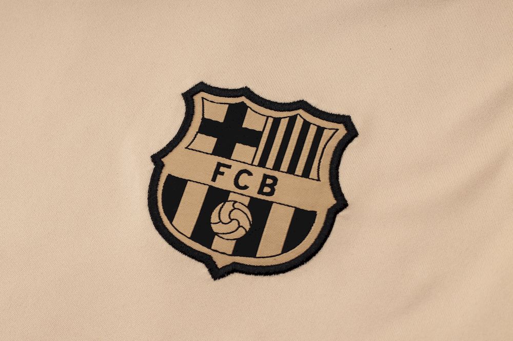 Camisa de treino adulto Barcelona 2024/25 + short 815